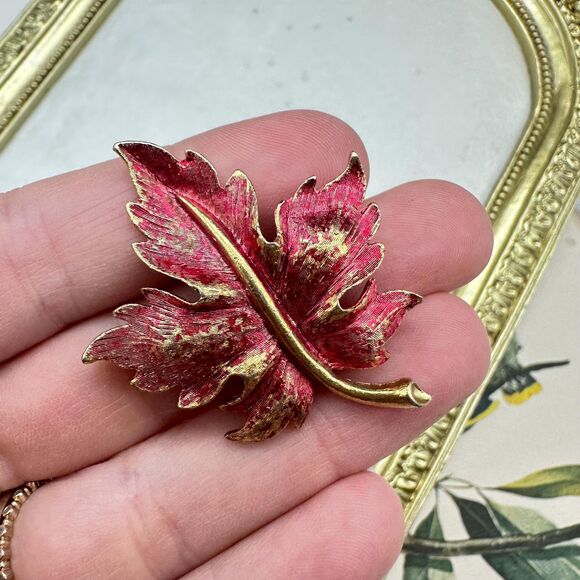 Vintage Manselle Red Gold Tone Maple Leaf Brooch Pin - Picture 2 of 3